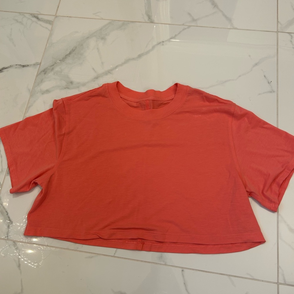 Lululemon Women’s cropped Shirt